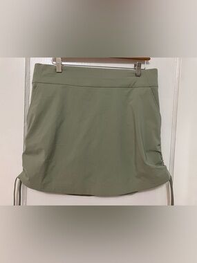 Columbia Light Olive Green Ruched Skort Large